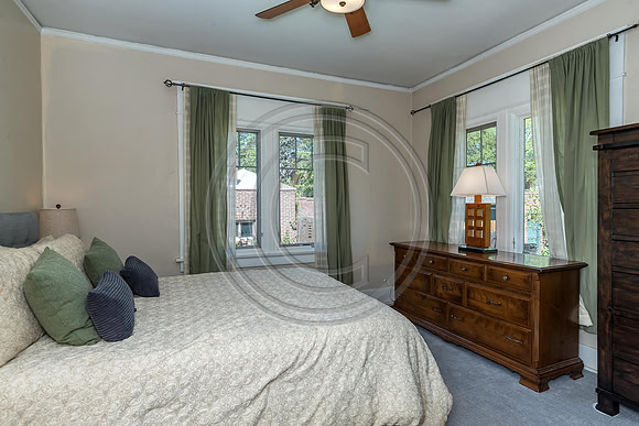 2511 Birch St Denver CO 80207-large-018-015-Master Bedroom-1499x1000-72dpi