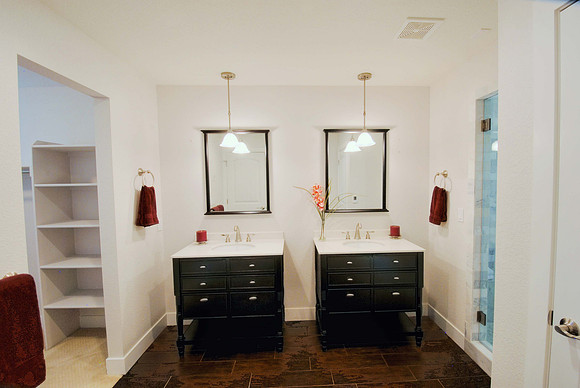 INT34-MasterBath1