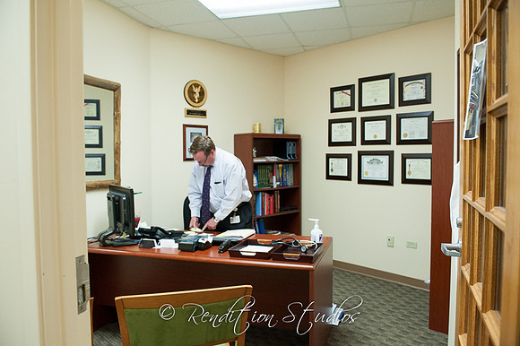 Office2_F064-LR