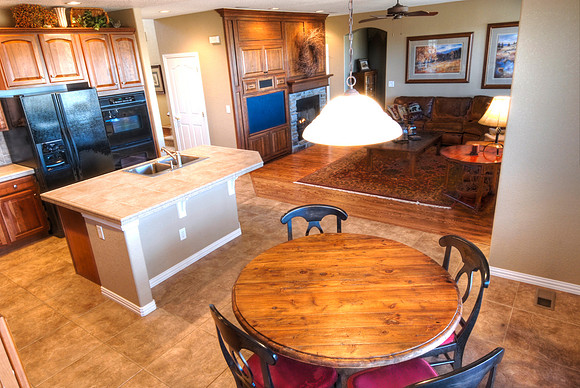 INT_M_TVroomKitchen 6