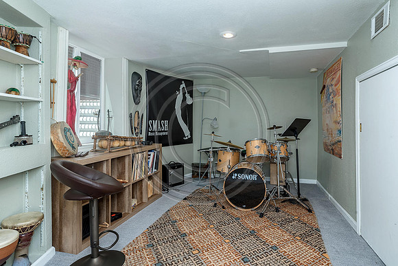 2511 Birch St Denver CO 80207-large-024-029-Recreation Room-1498x1000-72dpi