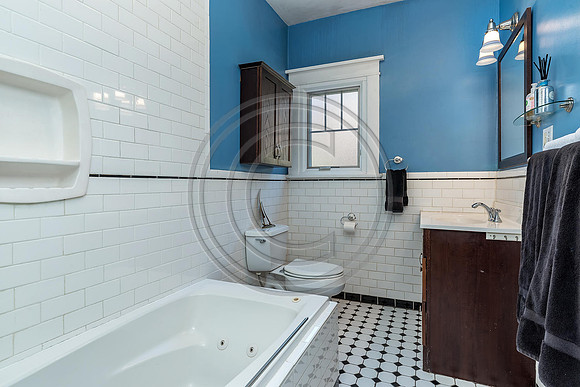 2511 Birch St Denver CO 80207-large-019-008-Master Bath-1498x1000-72dpi