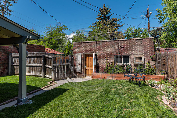 2511 Birch St Denver CO 80207-large-030-007-Back Yard-1498x1000-72dpi