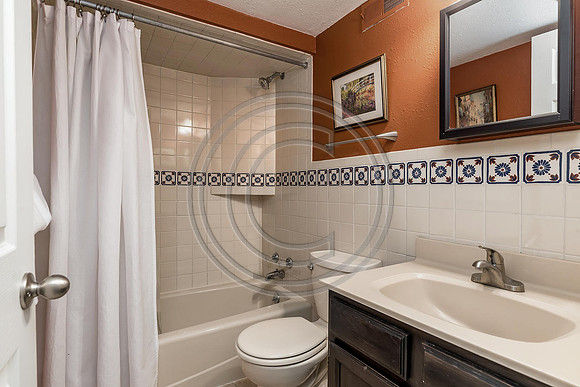 2511 Birch St Denver CO 80207-large-026-027-Bathroom-1498x1000-72dpi