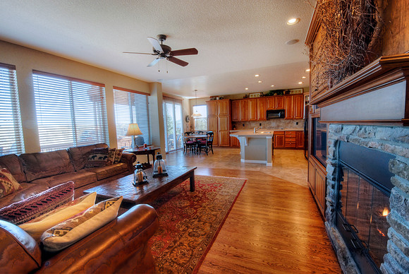 INT_M_TVroomKitchen 1