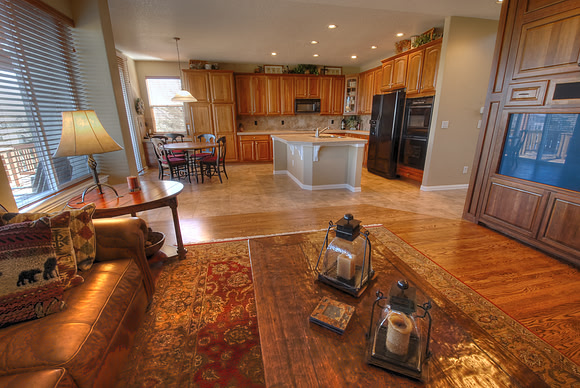 INT_M_TVroomKitchen 3