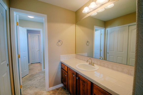 INT_U_Bathroom_jack and jill 2