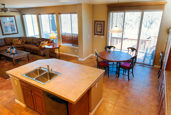 INT_M_TVroomKitchen 7