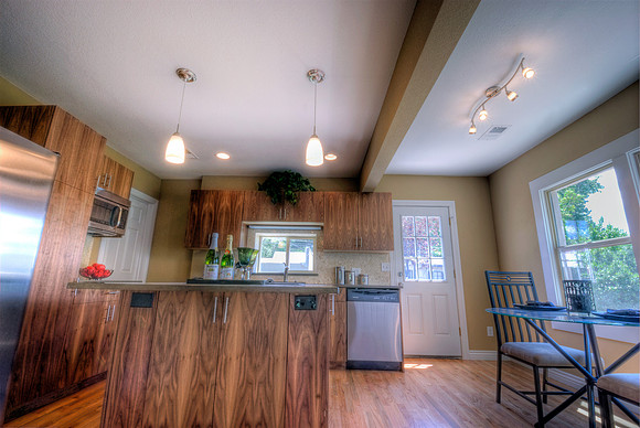 kitchen_lookingback_86-90
