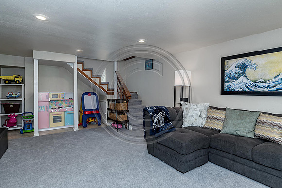 2511 Birch St Denver CO 80207-large-023-028-Family Room-1498x1000-72dpi